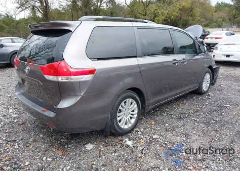 2011 Toyota Sienna Xle V6 z USA, uszkodzony, nr VIN 5TDYK3DC5BS027763